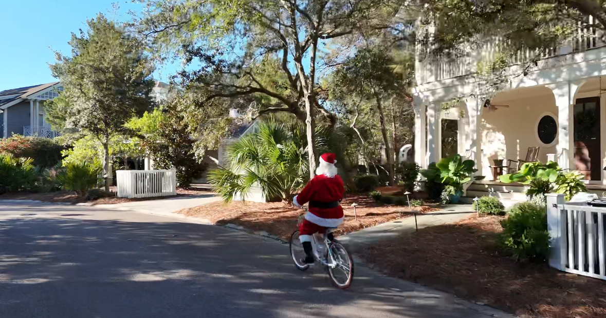 santa-delivering-sweet-treats